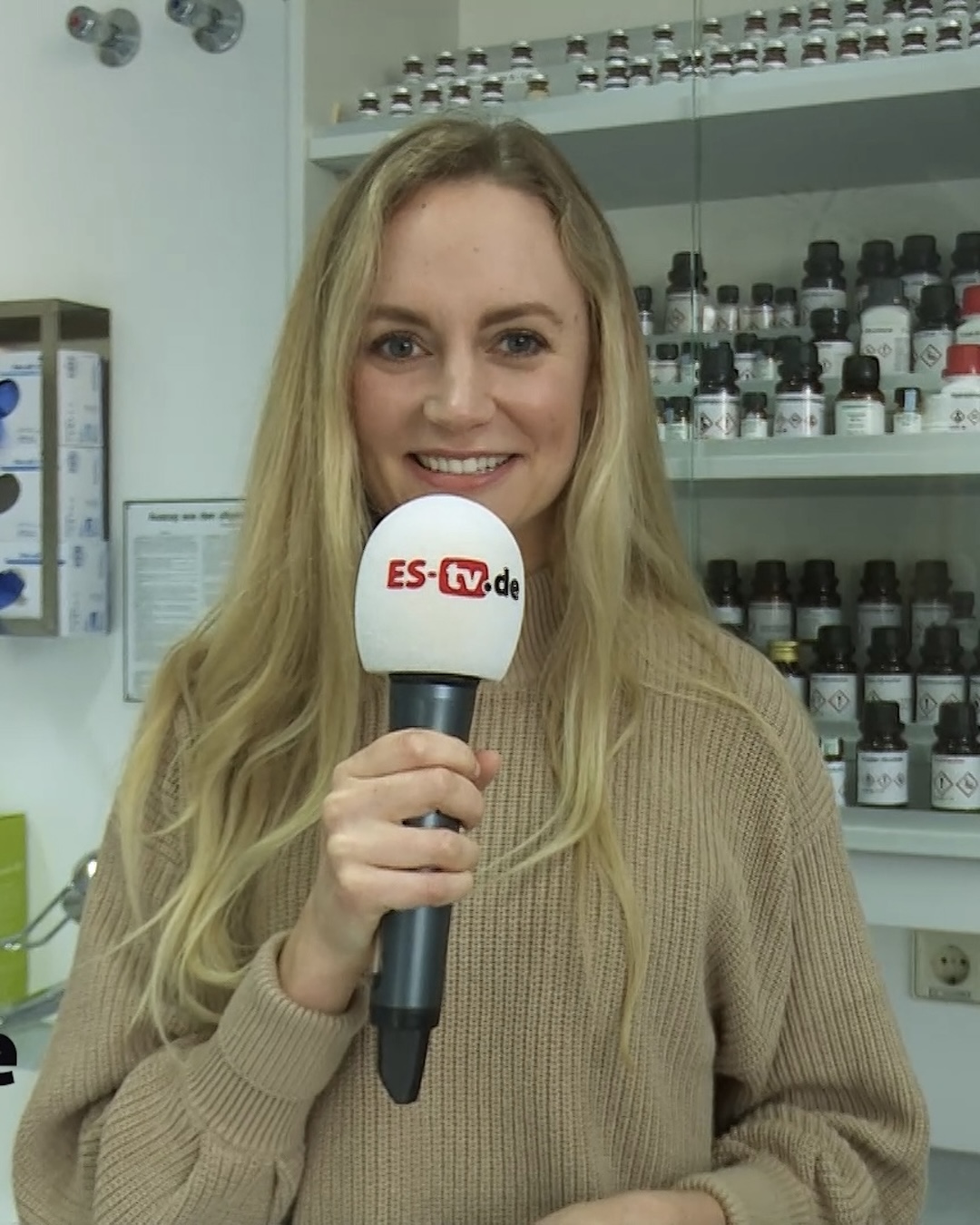 TV-Moderatorin Janina Treis, aus Stuttgart, moderiert Beiträge zum Thema Gesundheit.